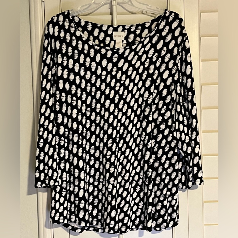 CHICO’S - Black and White 3/4 sleeve with mandarin collar